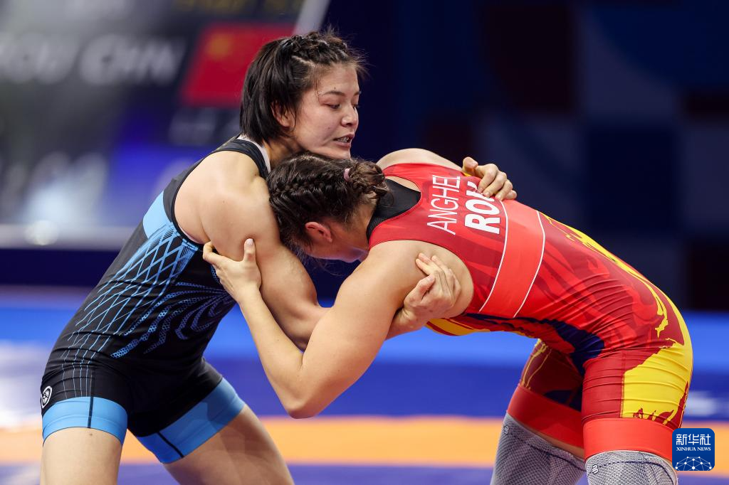 世界锦标赛:李泽露获女子自由式72公斤级季军