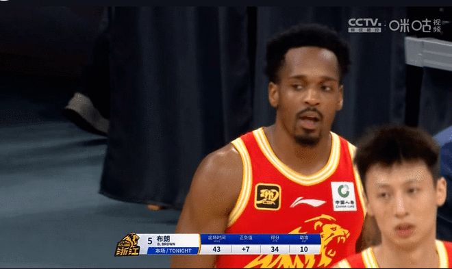 广厦24分逆转终结新疆8连胜 布朗36+10胡金秋17+16